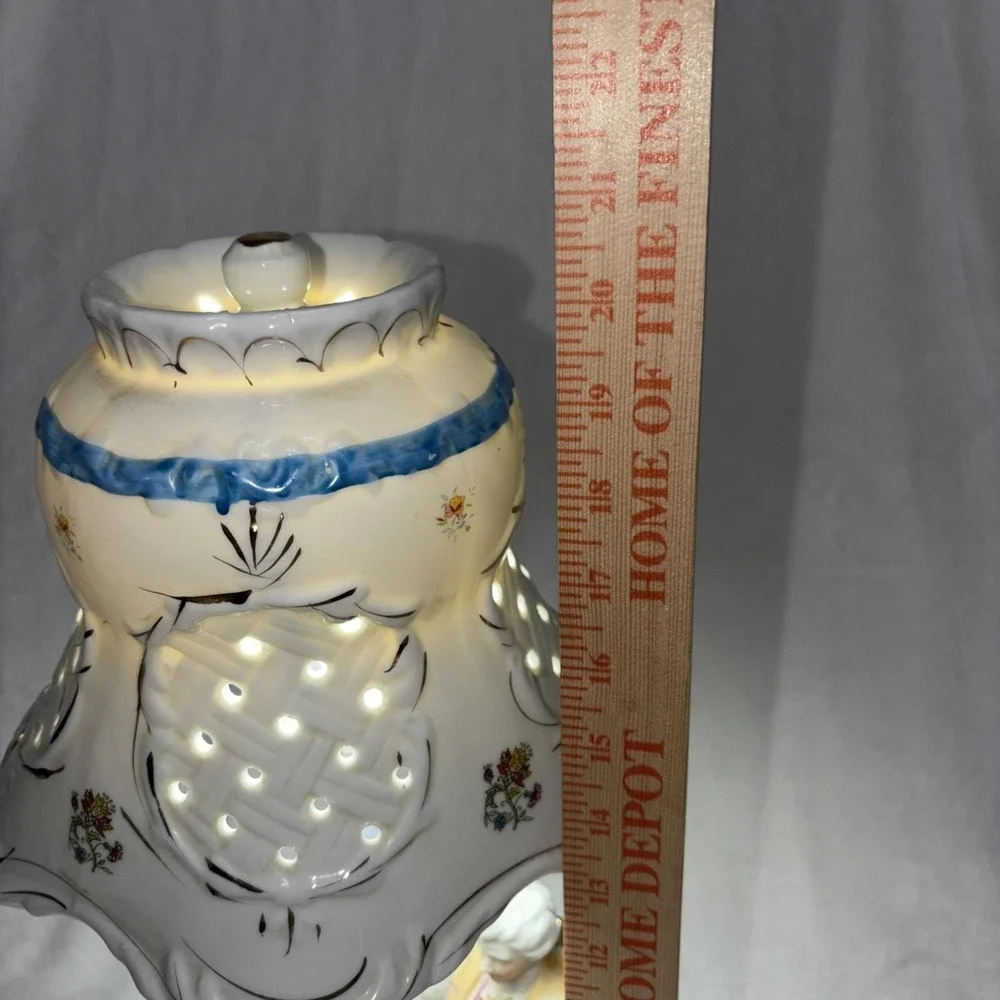 Vintage 70s Porcelain Courting Couple Lamp Lace Style Pierced Shade Works‎ EUC